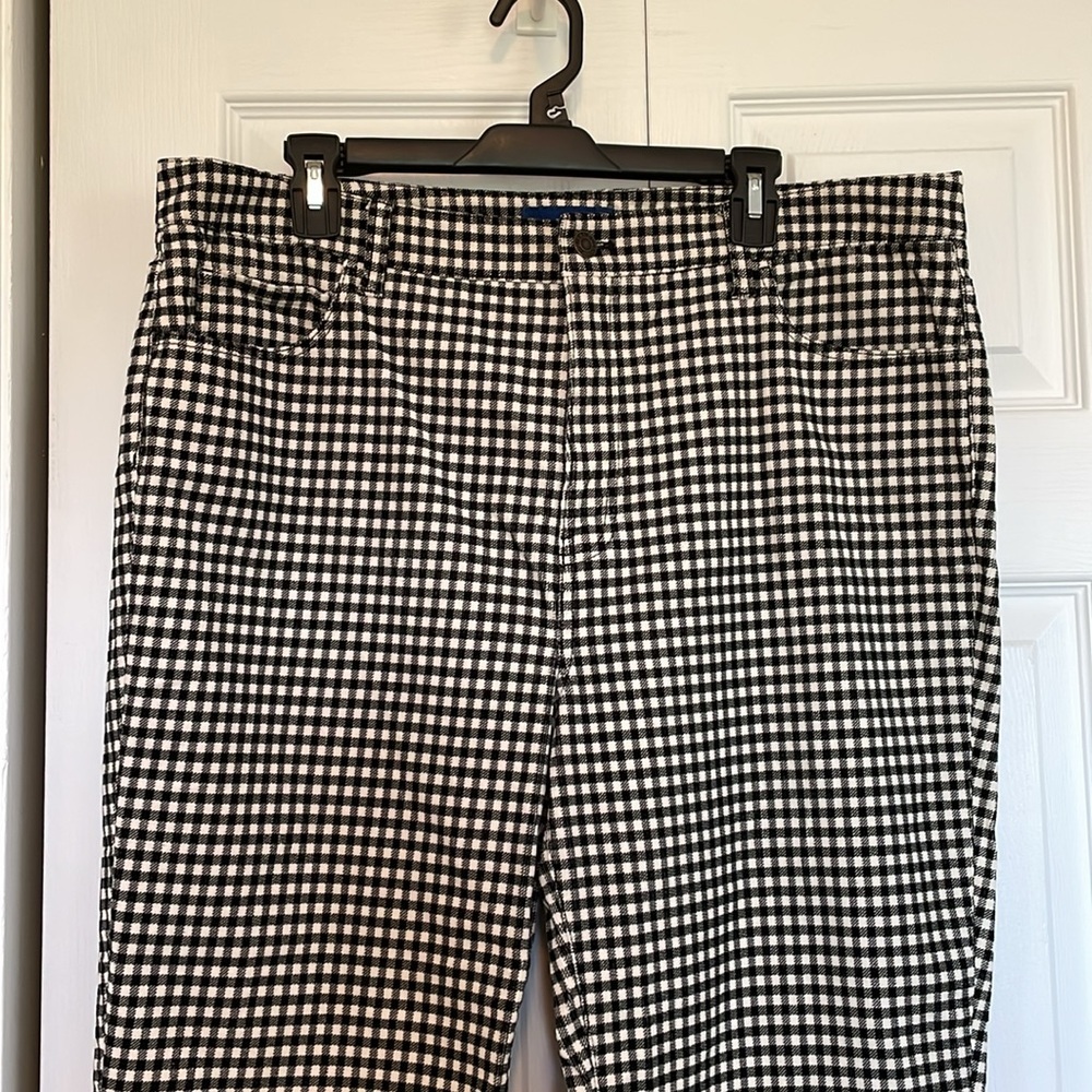 Women’s sz 16 Talbots Black/ White Checkered corduroy Pants. Front/back pockets